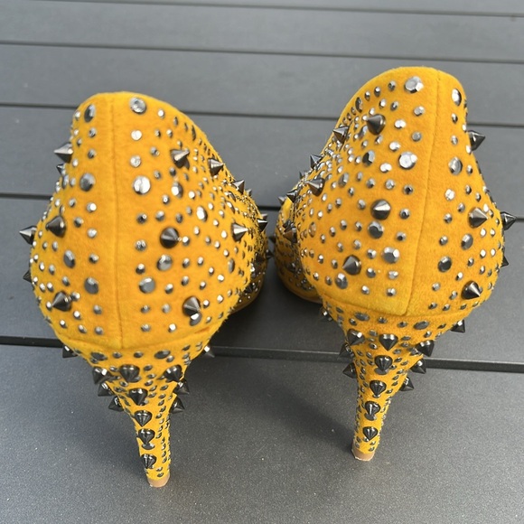 ALDO yellow studded pumps - Picture 2 of 3
